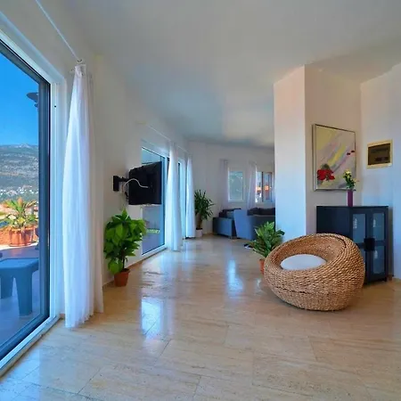 With Sea View And Pool Hans Villa *